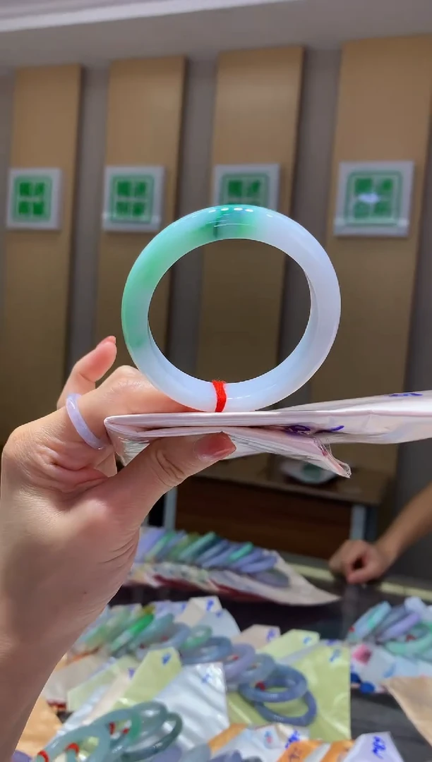 翡翠手镯未镶嵌-XX10圈口54.8*