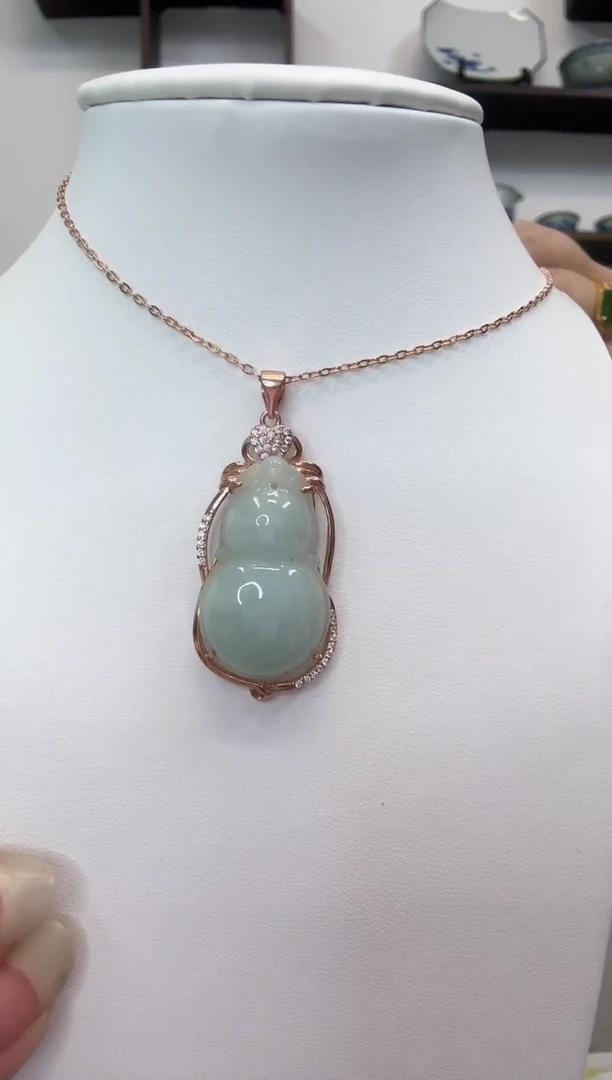 吊坠(赠链)银S925镶嵌翡翠小葫芦玫瑰边