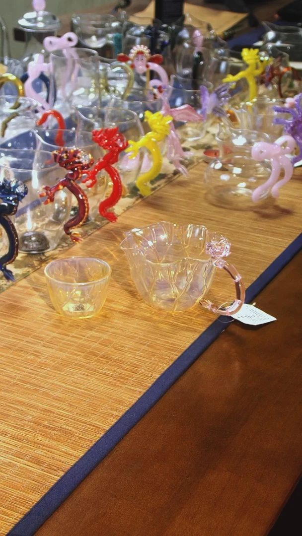 【闪购商品】粉色荷韵侧把公杯加荷韵主人杯晶焱金标