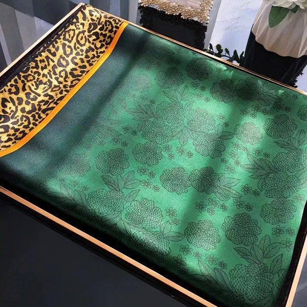 祖母绿 90*90百搭时尚经典春夏新款头巾绿色围巾