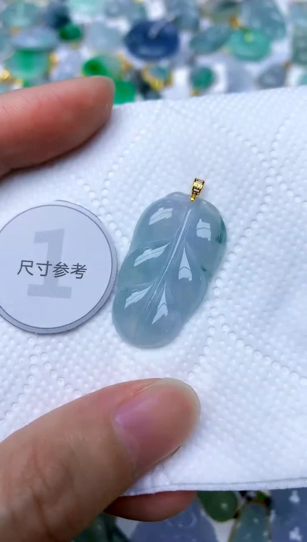 颈饰18K金镶嵌翡翠天然A货翡翠
