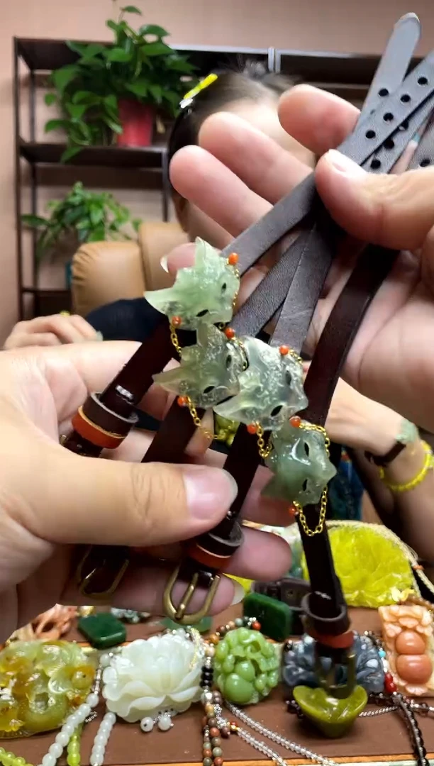 未镶嵌岫玉吊坠多样性发货发其中之一