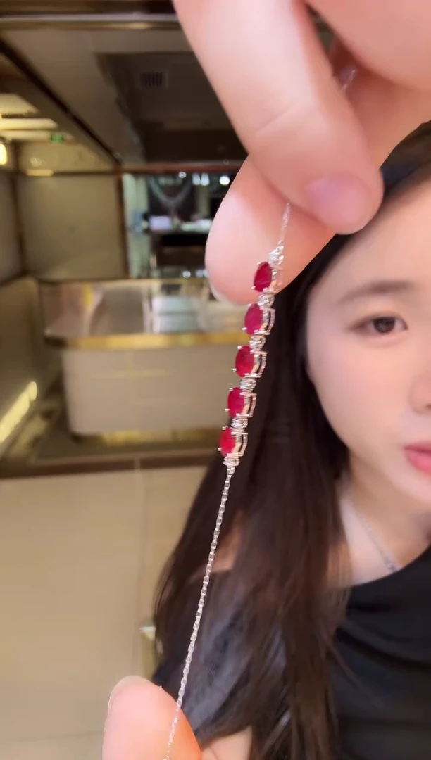 18K金镶嵌手链红宝石手链