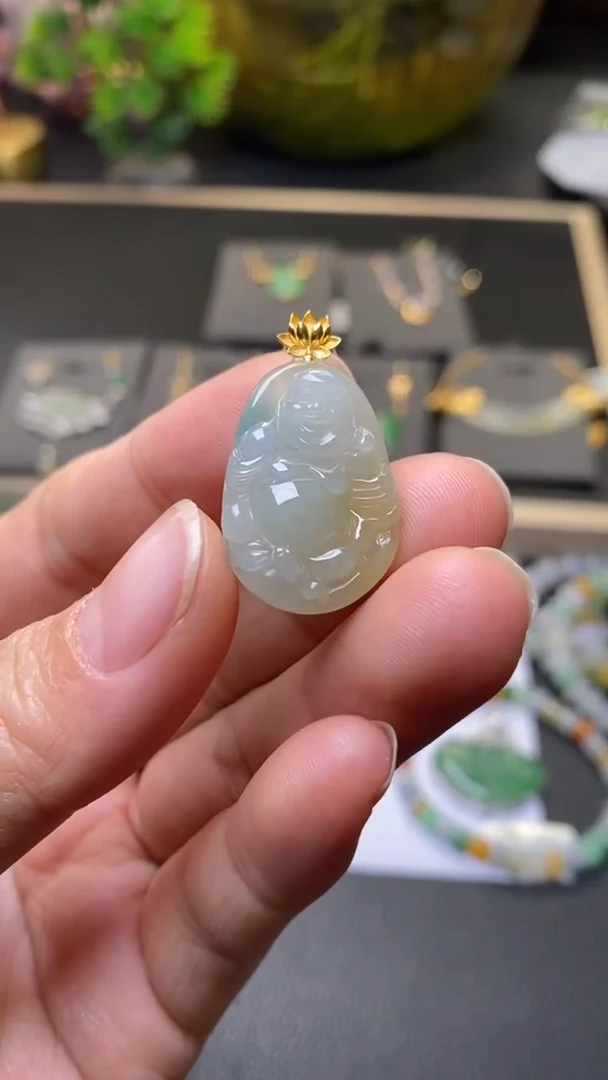 颈饰18K金镶嵌翡翠38110