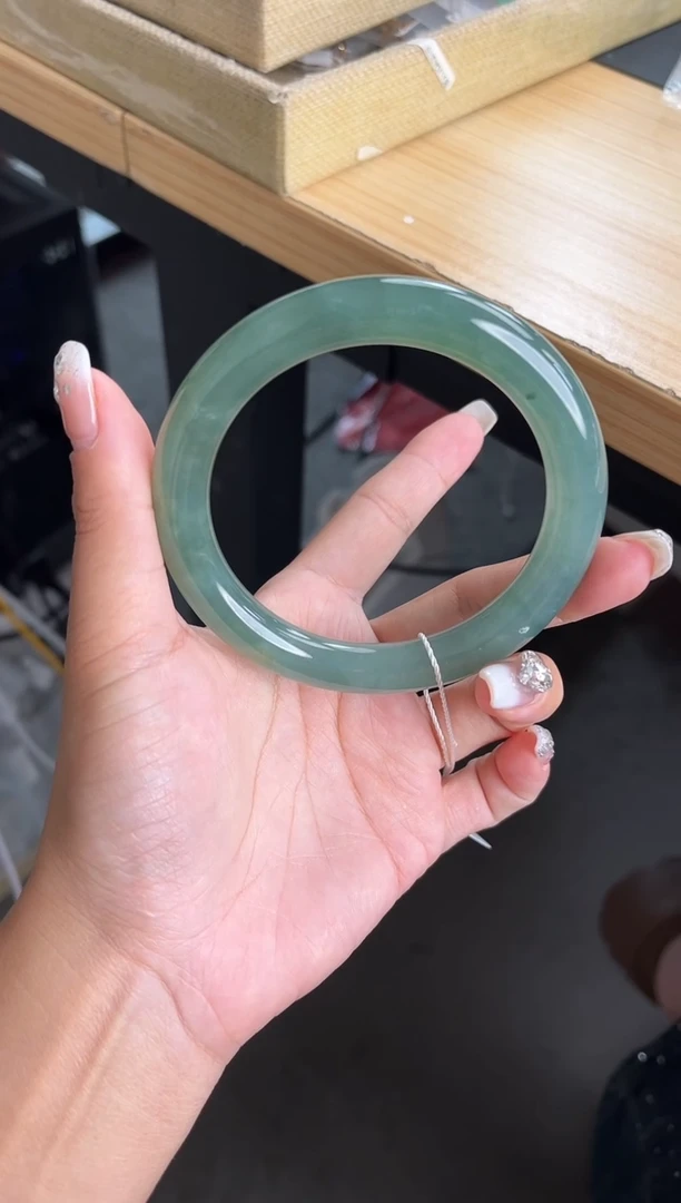 未镶嵌手镯翡翠手镯