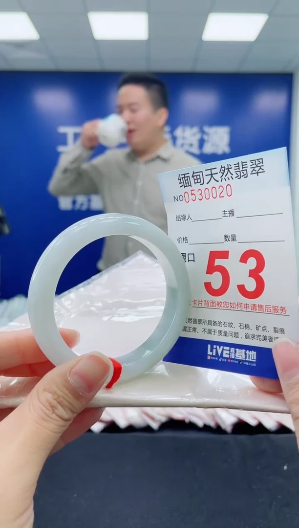 未镶嵌手镯翡翠天然翡翠手镯