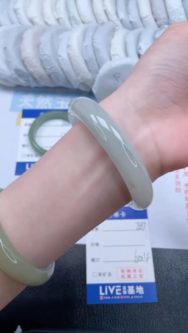 【闪购商品】石英质玉手镯未镶嵌T297-60.4