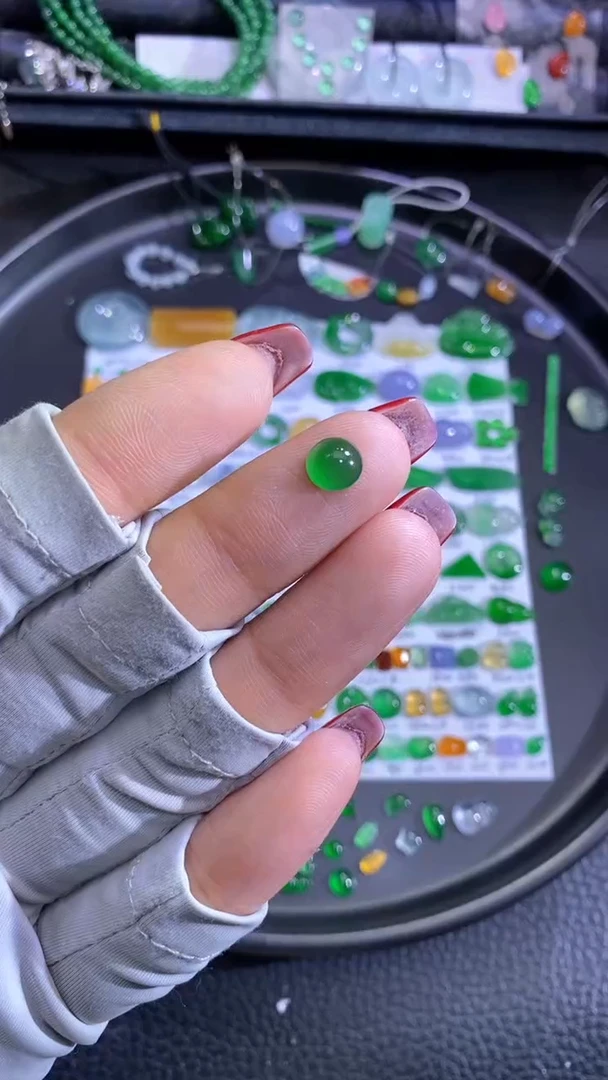 未镶嵌挂件翡翠蛋面