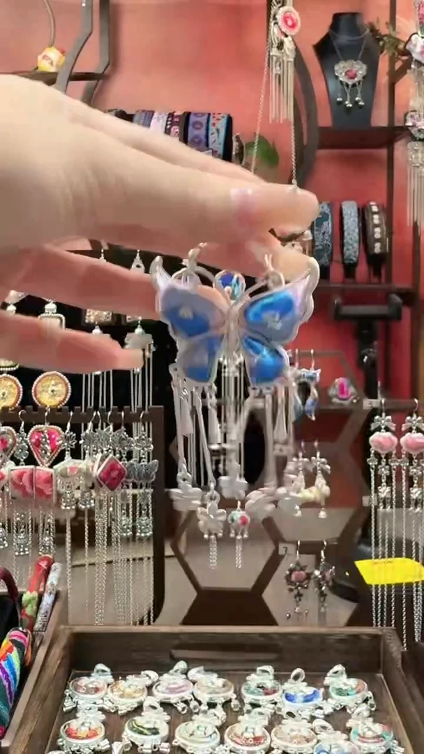 织绣 云织谣民族风精美饰品   241