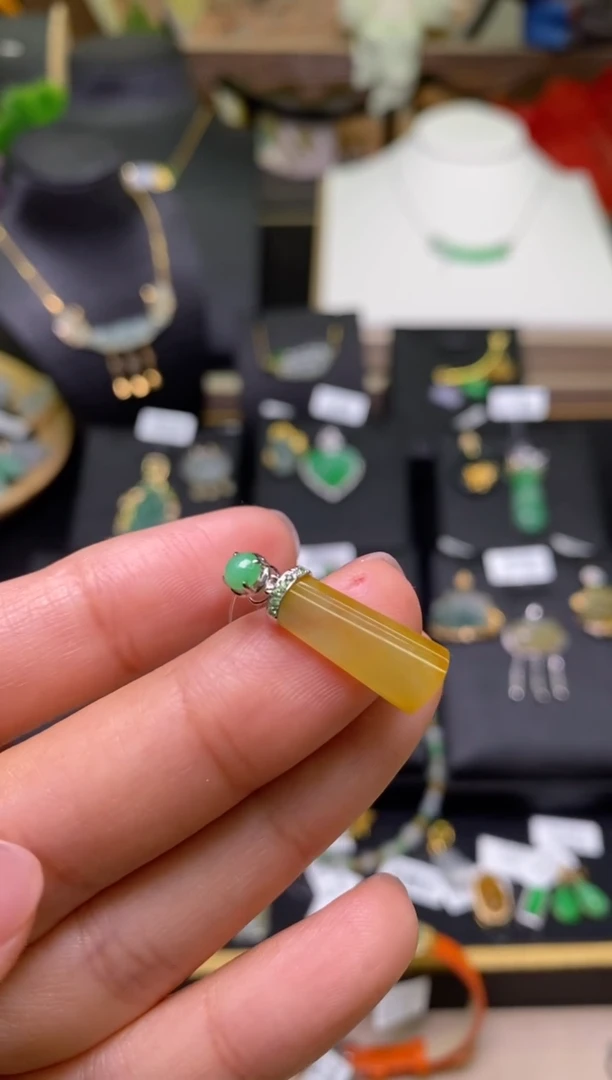 【闪购商品】翡翠颈饰18K金镶嵌净货17984