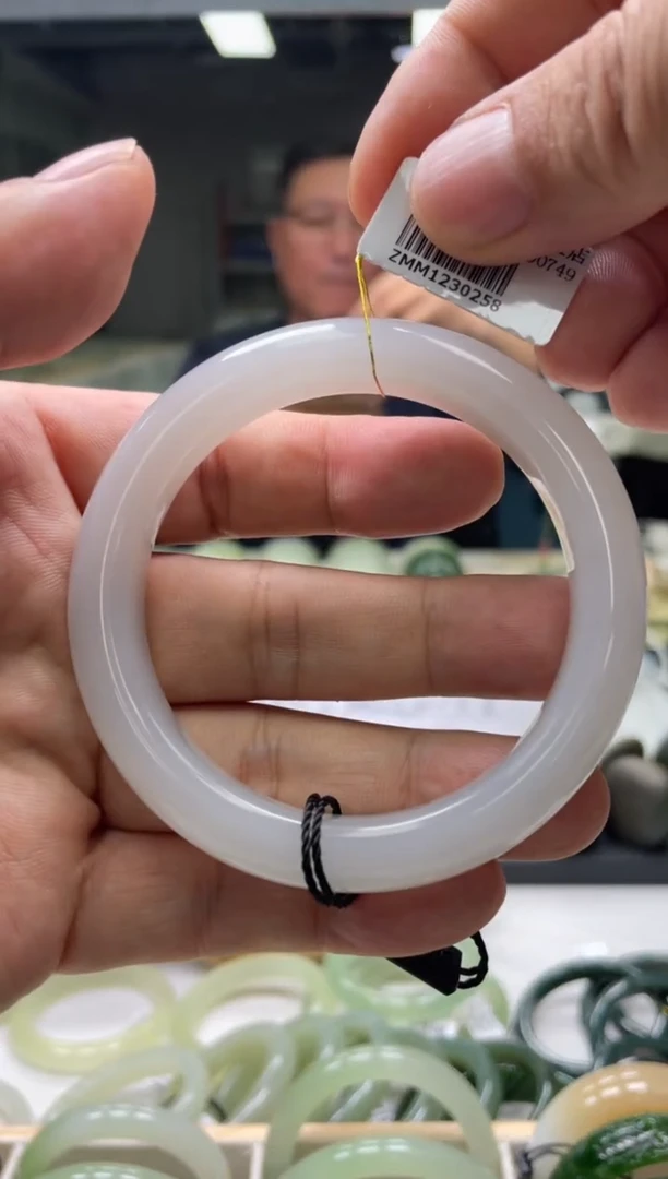 和田玉手镯未镶嵌编码 0258圈口59-60