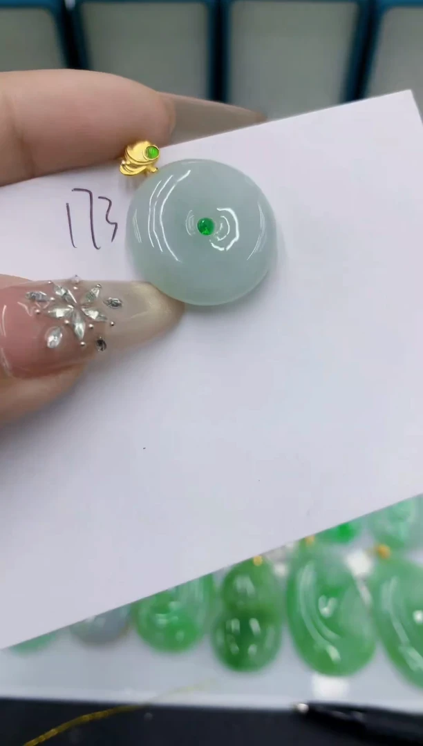 翡翠未镶嵌颈饰11111111111111