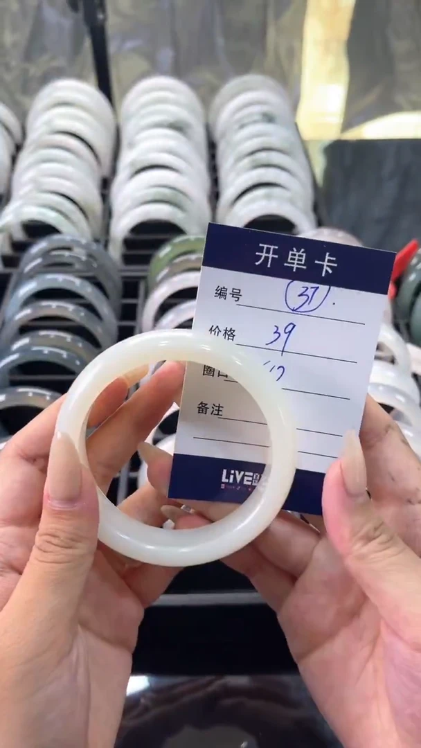 未镶嵌手镯石英岩玉手镯