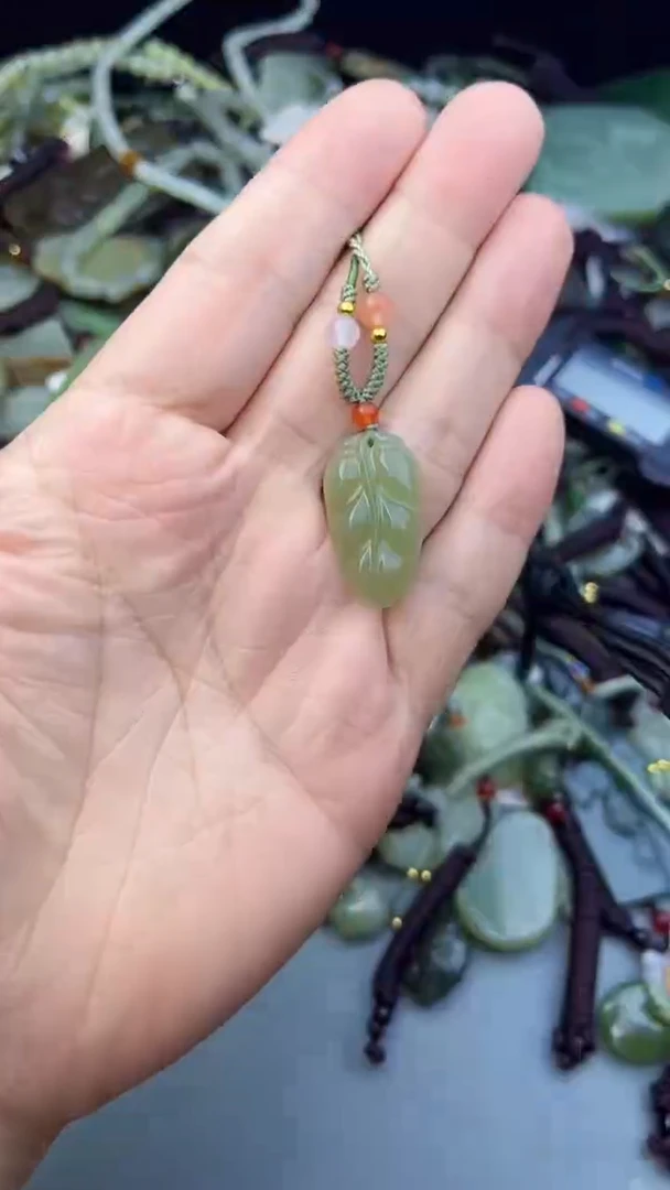 和田玉未镶嵌颈饰多样性发货  拍一发一
