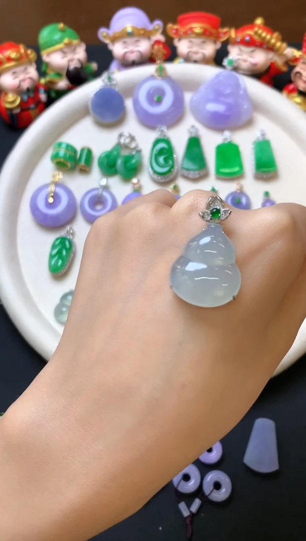 翡翠18K金镶嵌吊坠(赠链)吊坠
