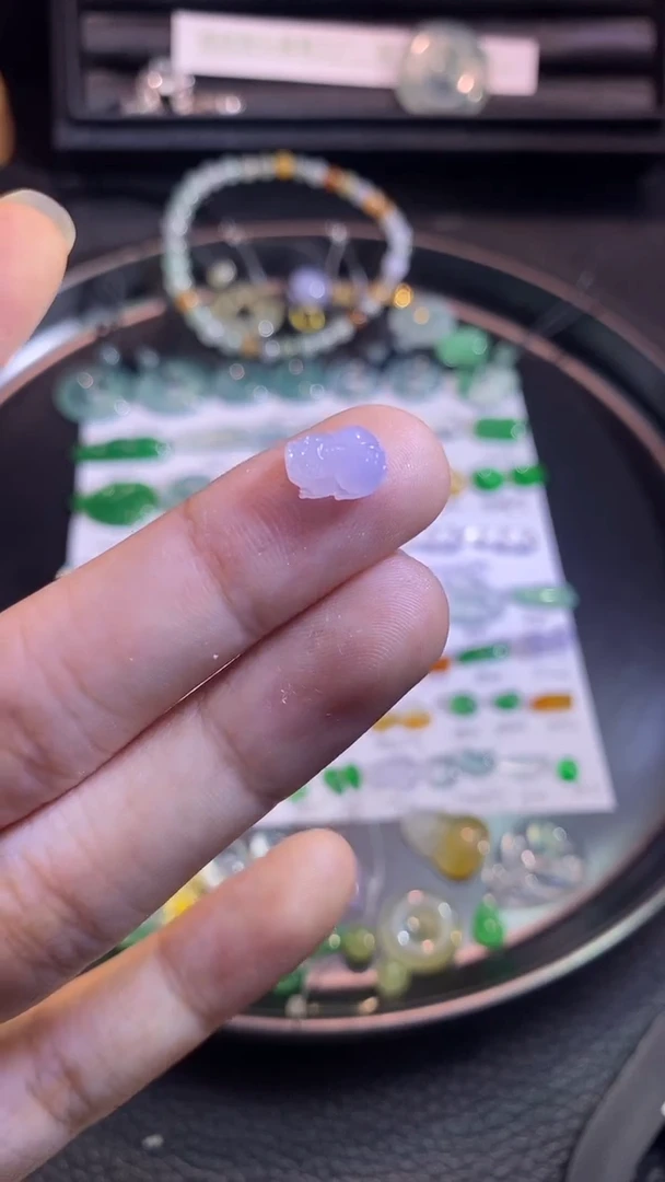 翡翠挂件未镶嵌貔貅