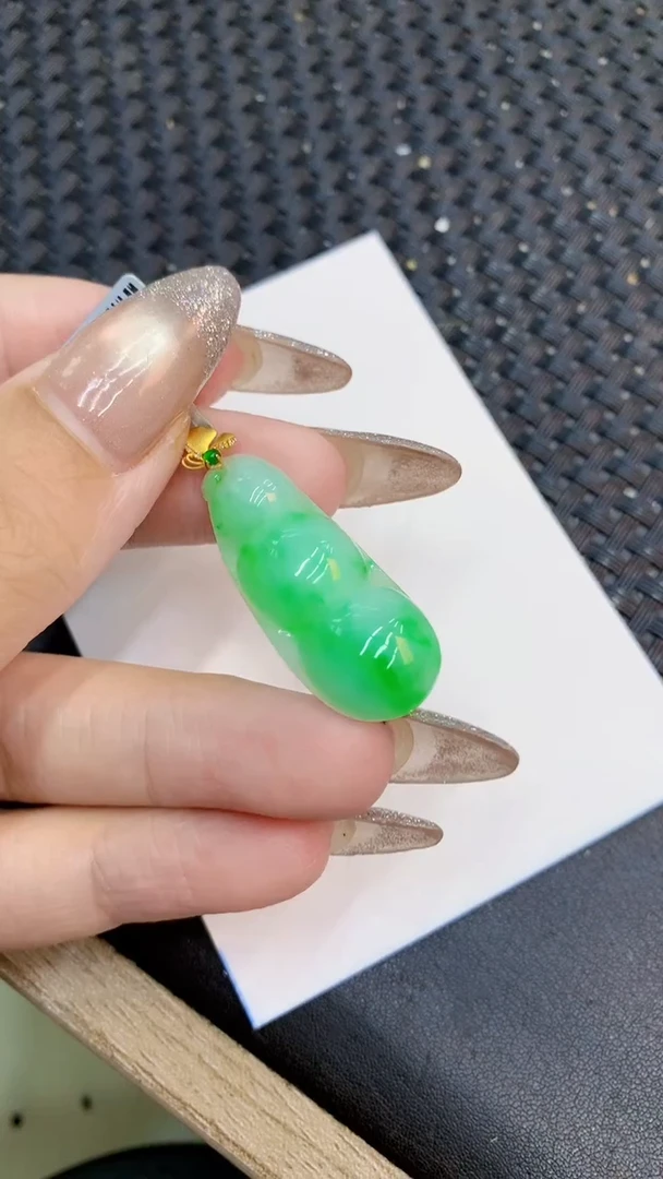 颈饰18K金镶嵌翡翠1