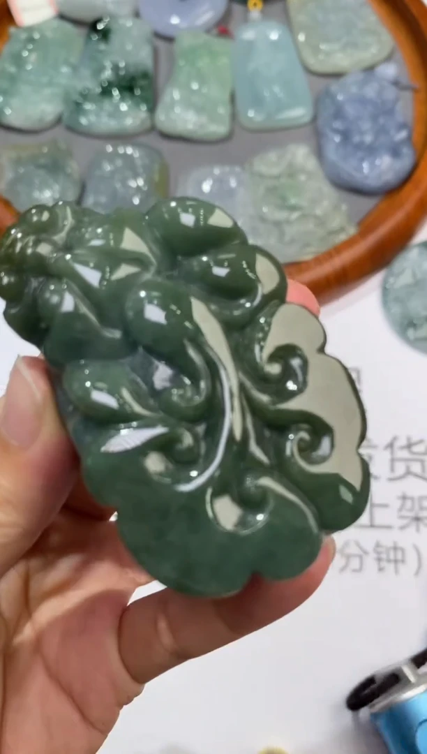 未镶嵌挂件翡翠304128      多人