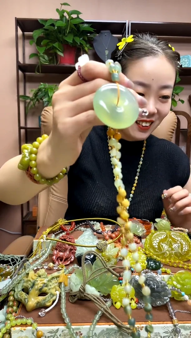 未镶嵌岫玉吊坠·