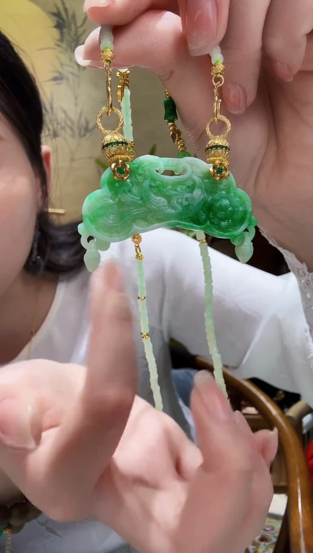 颈饰未镶嵌翡翠吊坠