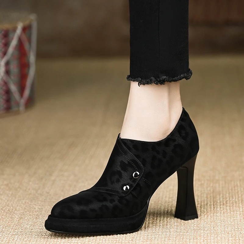 修悦手工女鞋~9.7cm防水台拉链2025新款粗跟尖头女单鞋黑色豹纹