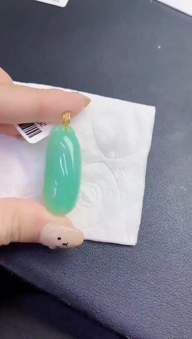 颈饰18K金镶嵌翡翠缅甸天然翡翠A货