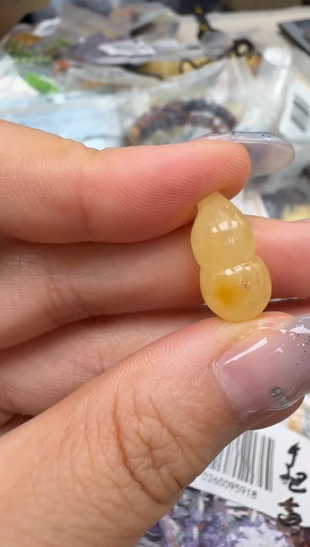 裸石琥珀未镶嵌如图