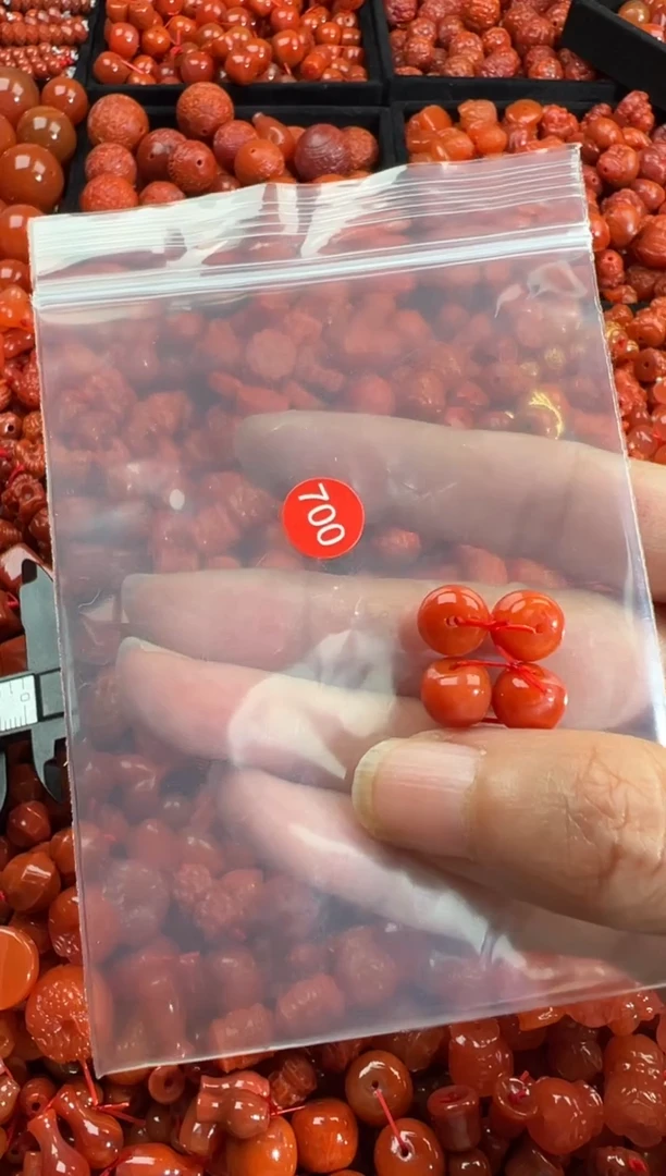 南红玛瑙未镶嵌颈饰1