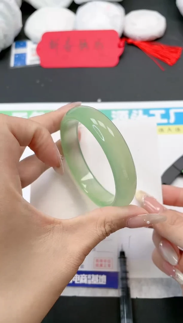 【闪购商品】石英质玉手镯未镶嵌267-60