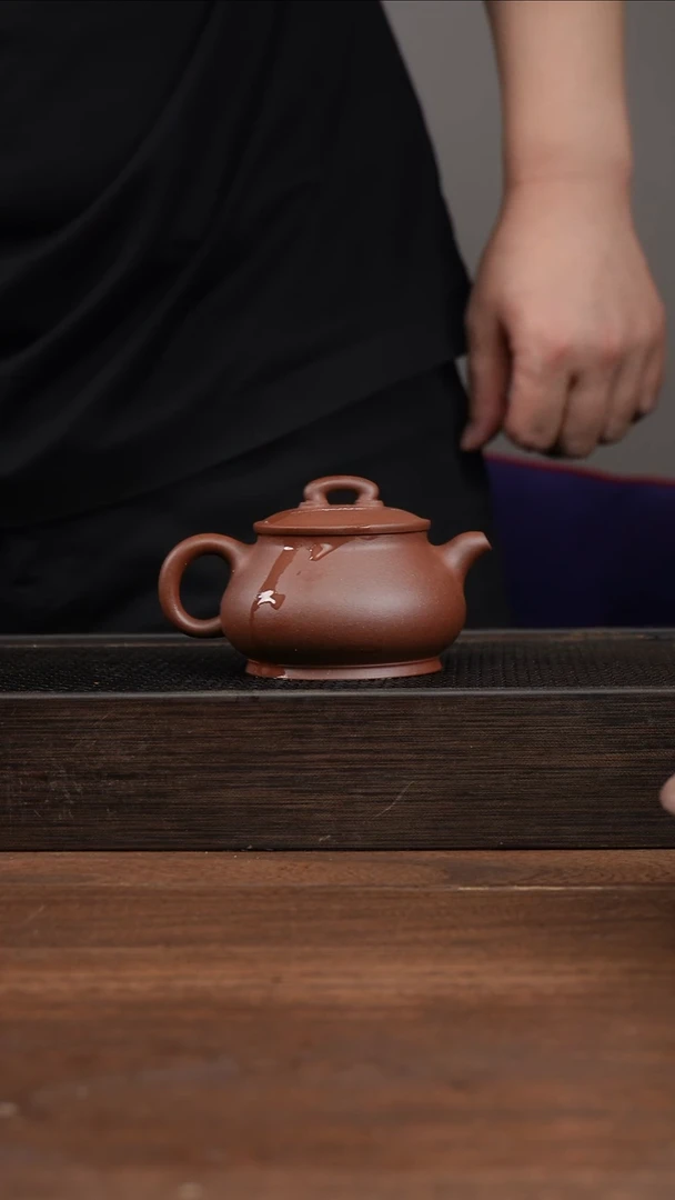 茶壶紫砂叁**?紫泥如意潘壶    140CC  微瑕