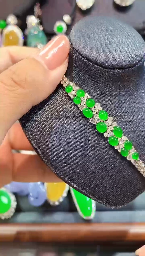 18K金镶嵌手链翡翠手链