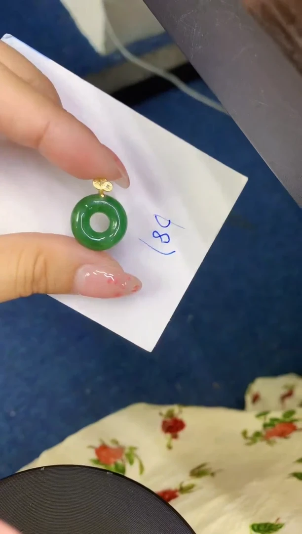 翡翠未镶嵌颈饰缅甸天然翡翠A货