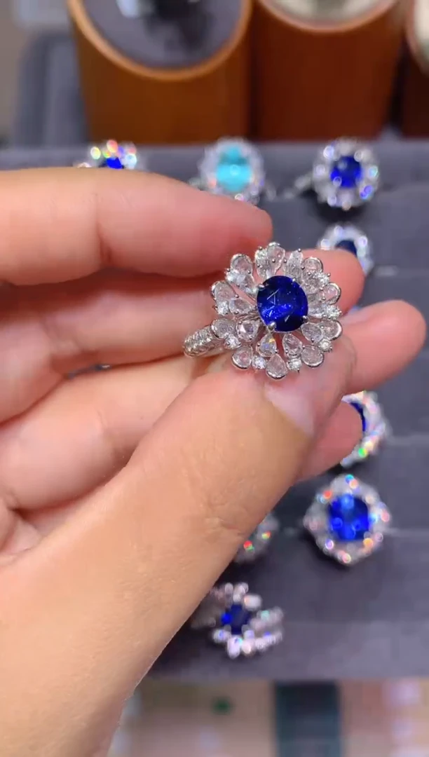 戒指蓝宝石18K金镶嵌1.11CT