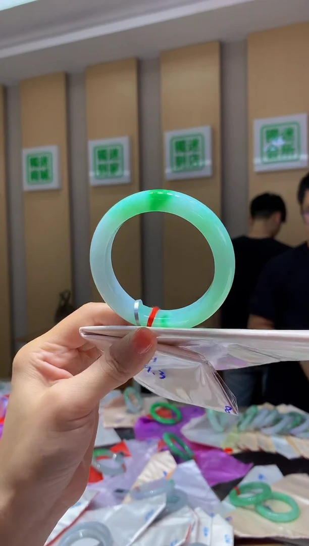 翡翠手镯未镶嵌-XX78 全款14.8万 拆单2万