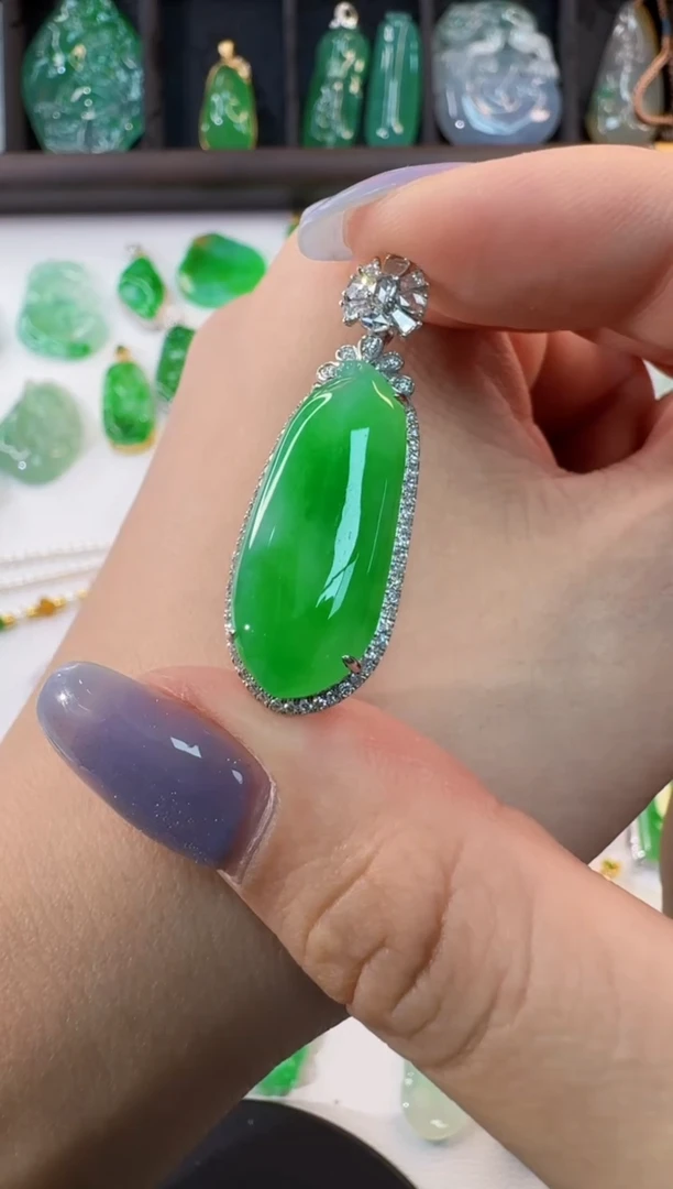 颈饰18K金镶嵌翡翠缅甸A货翡翠