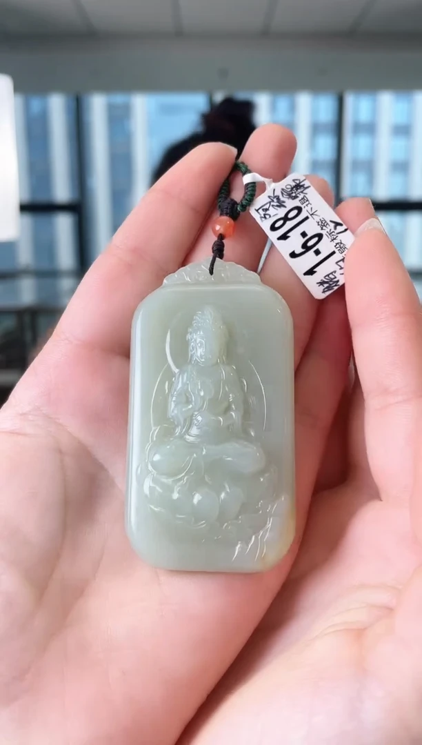 和田玉未镶嵌颈饰牌 18