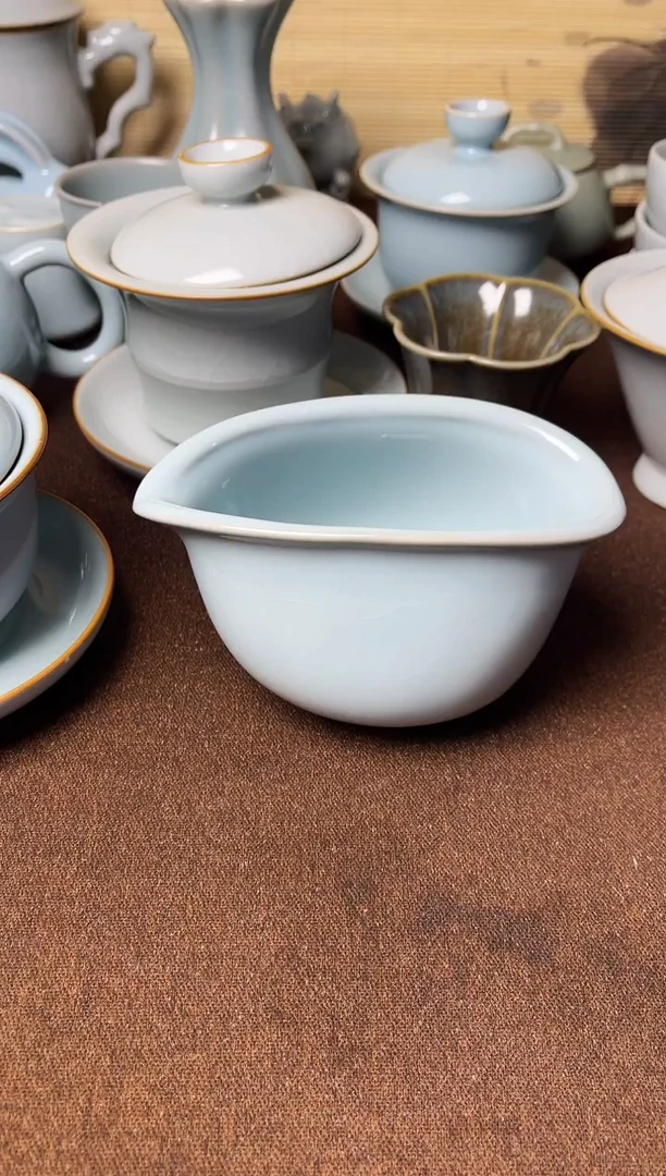 全品天青釉半月公道杯