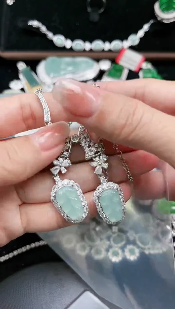 【闪购商品】翡翠颈饰未镶嵌289赠皮绳