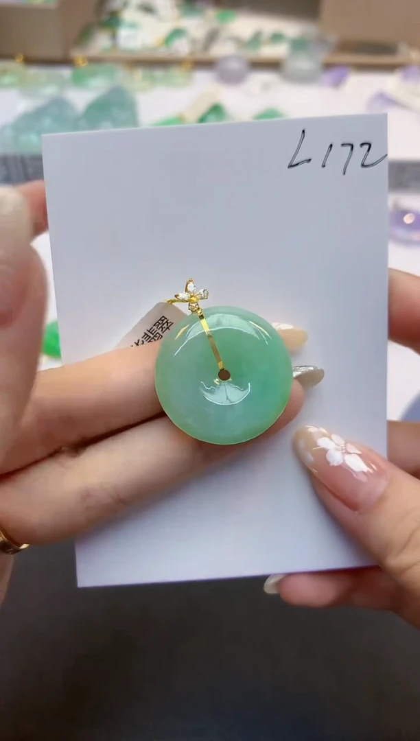 翡翠18K金镶嵌颈饰天然缅甸a货翡翠