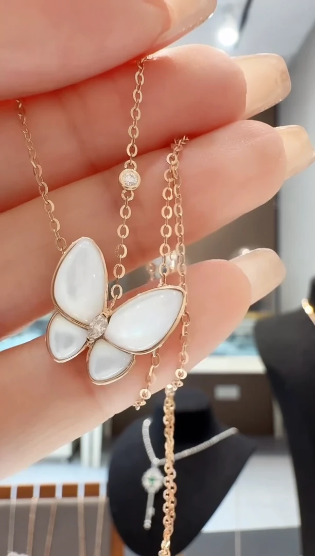项链贝壳（贝母）18K金镶嵌贝母蝴蝶项链