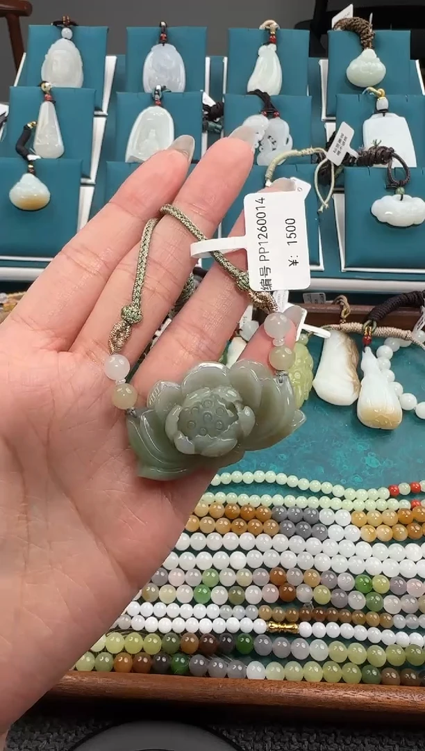 颈饰未镶嵌和田玉吊坠 PP