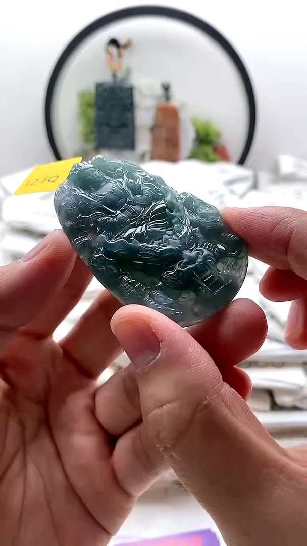 颈饰未镶嵌翡翠虚空藏