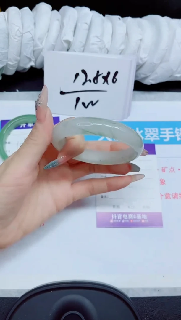 石英质玉手镯未镶嵌102.