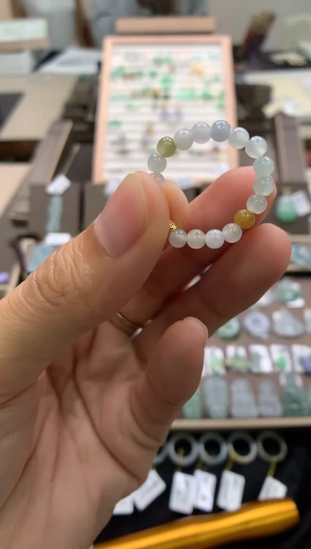 颈饰未镶嵌翡翠戒圈