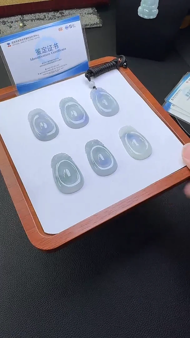 翡翠未镶嵌颈饰多样性发一件