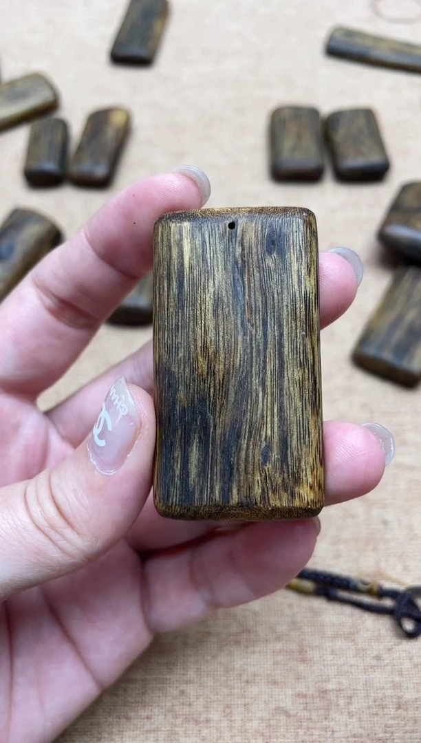 沉香吊坠@**宏红金猊吊坠多样性发其一5.6*3.0*1.1