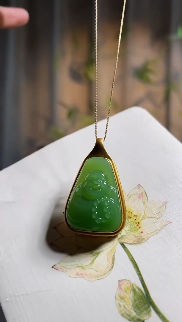 【闪购商品】和田玉颈饰18K金镶嵌，碧玉粉绿，弥勒佛
