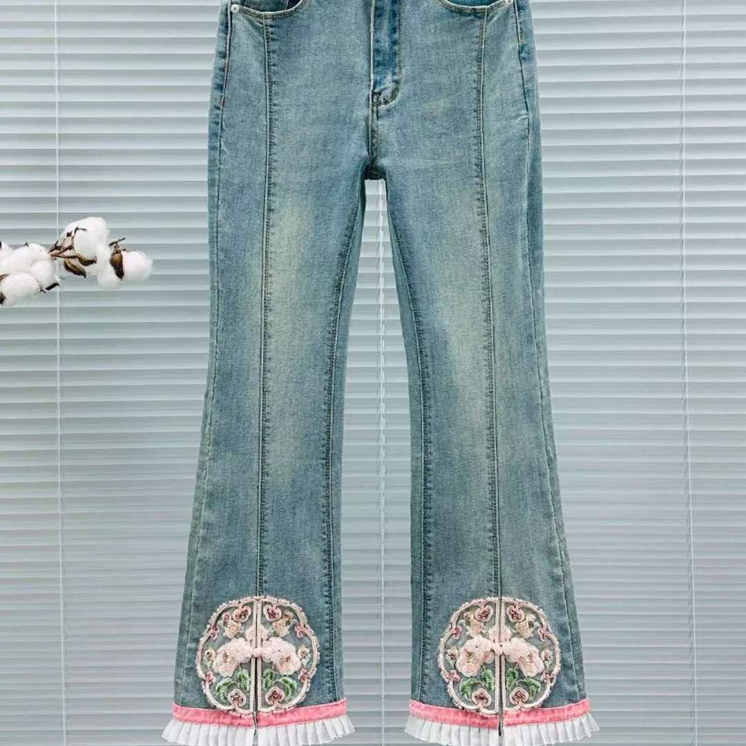 妍旭中式盘扣开叉牛仔裤女2025新款高腰修身百搭刺绣微喇裤999