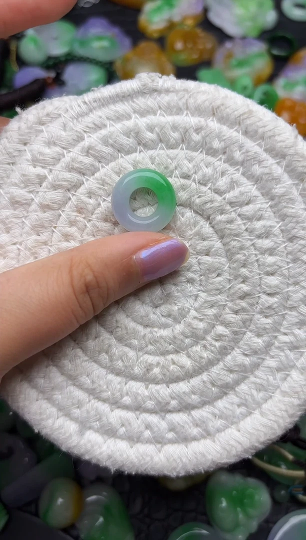 颈饰未镶嵌翡翠缅甸翡翠吊坠