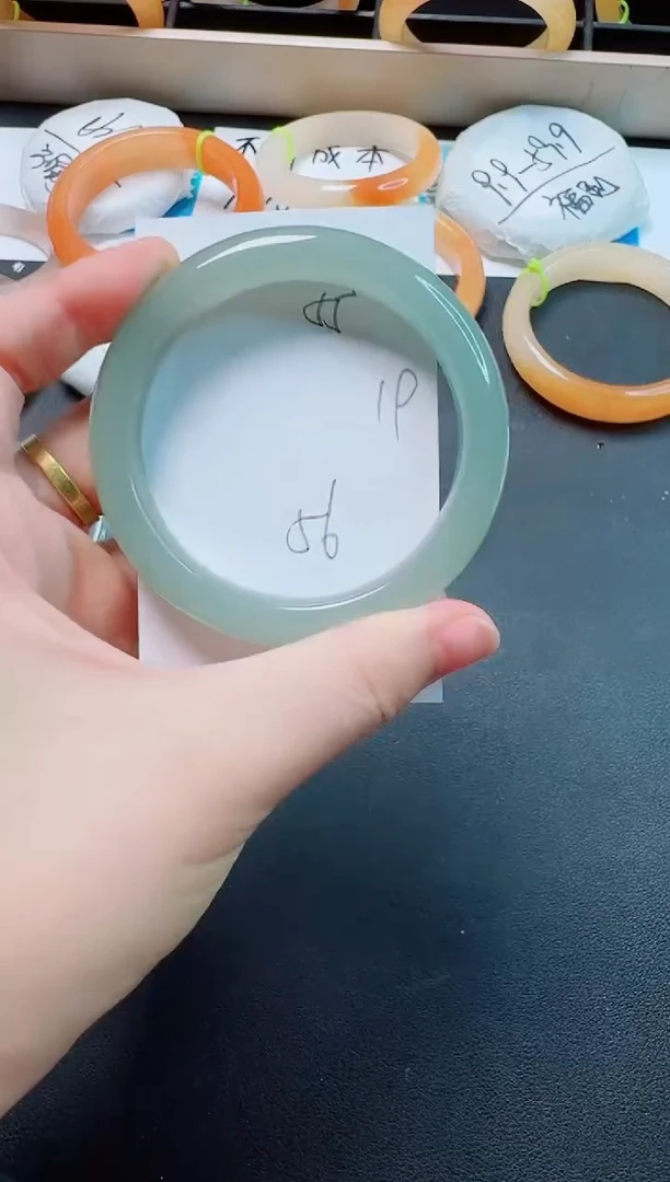 石英质玉手镯未镶嵌55